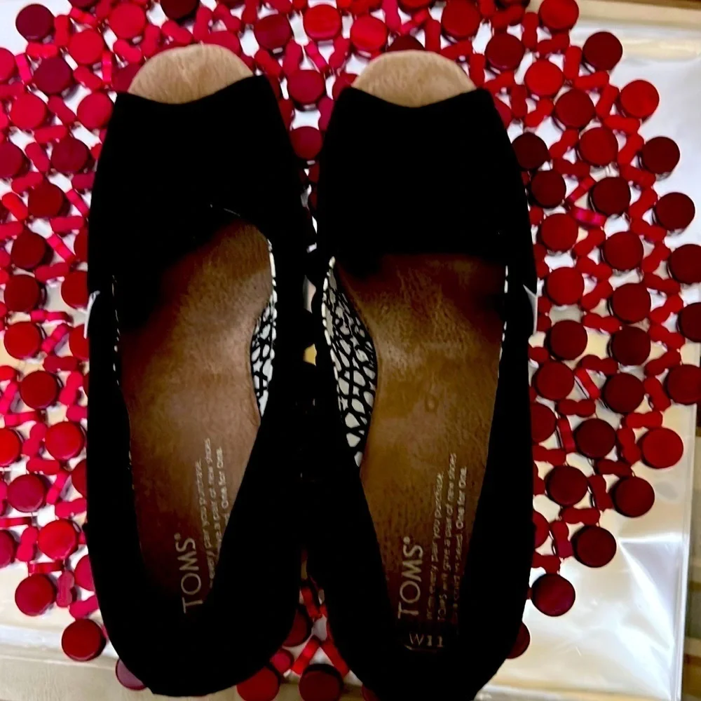 Toms shoes in good condition